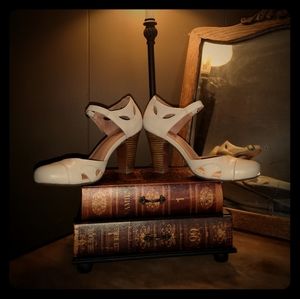 NEW IN BOX!! MIZ MOOZ Heels